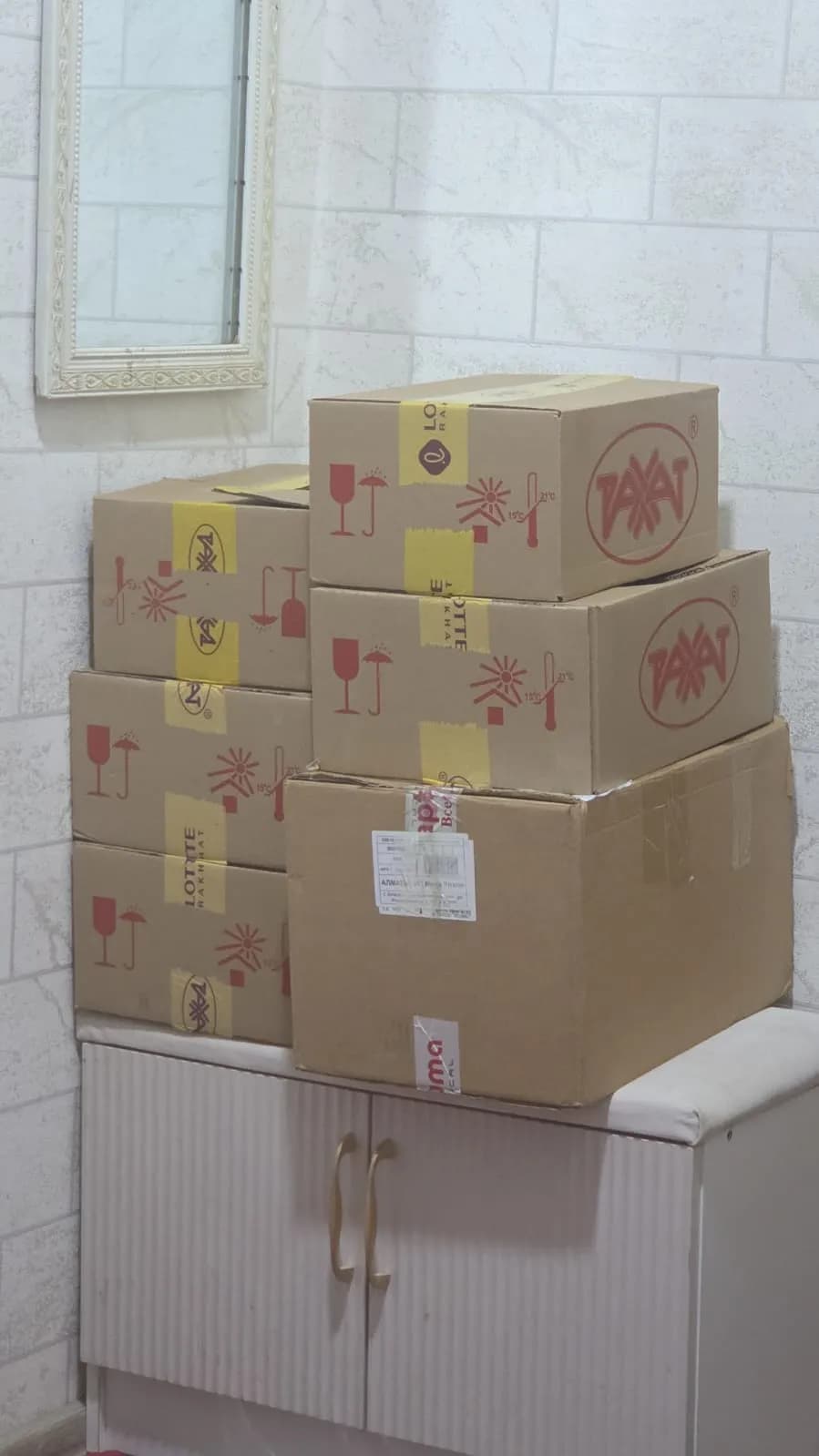 Сладости от компании ООО RAKHAT LOTTE Казахстан в Туркменистане. poster