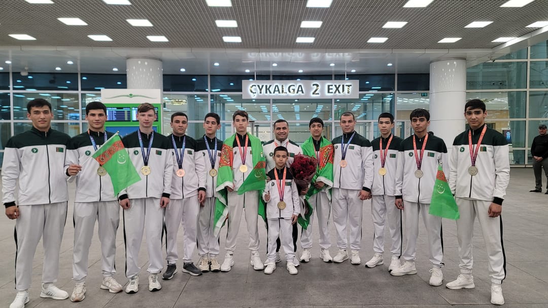 Türkmen türgenleri Taýlandda geçirilen kikboksing boýunça Dünýä kubogynda 14 medal gazandylar