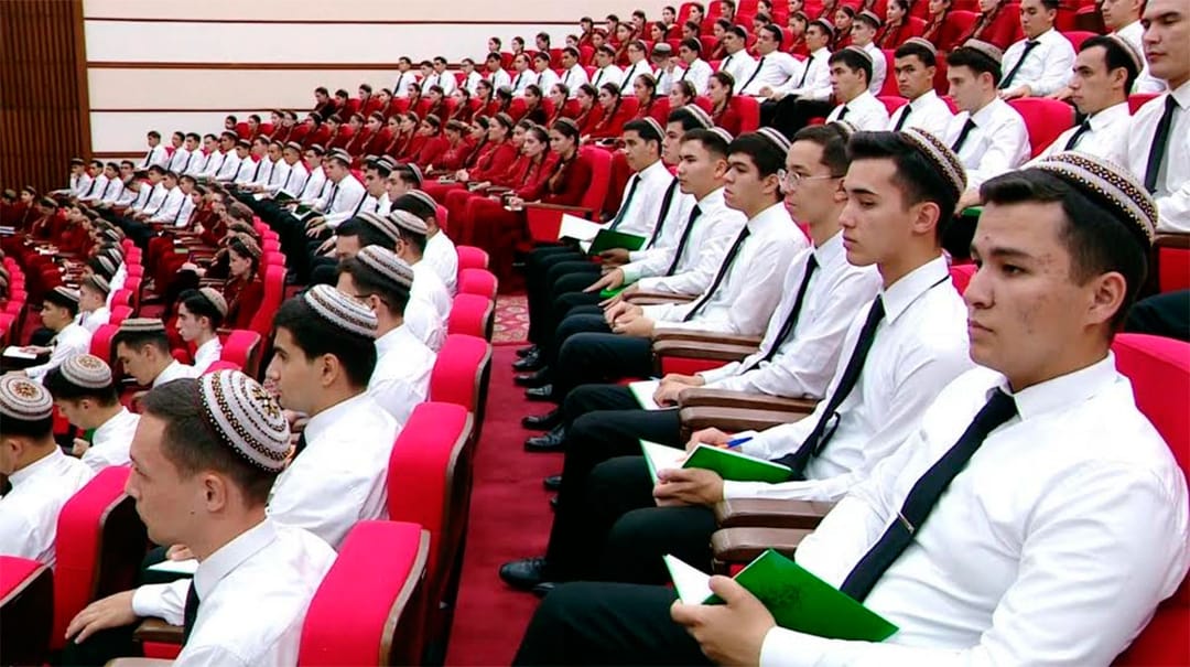 A training for LLDC3 student volunteers was held at a university in Turkmenistan