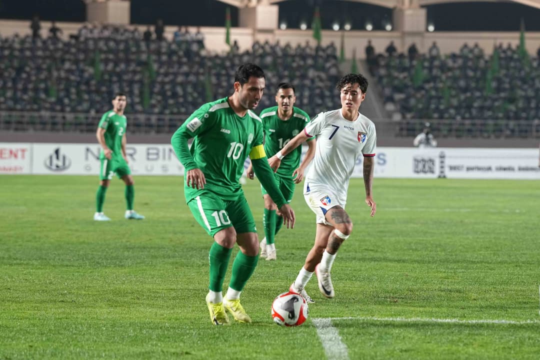 Tagaýew Hytaý Taýbeýiniň derwezesine geçiren goluny şikes alan Tirkişowa bagyş etdi