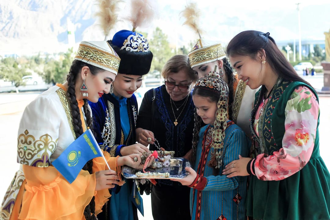 Concerts in honor of Turkmen-Kazakh friendship took place in Balkanabat and Turkmenbashy