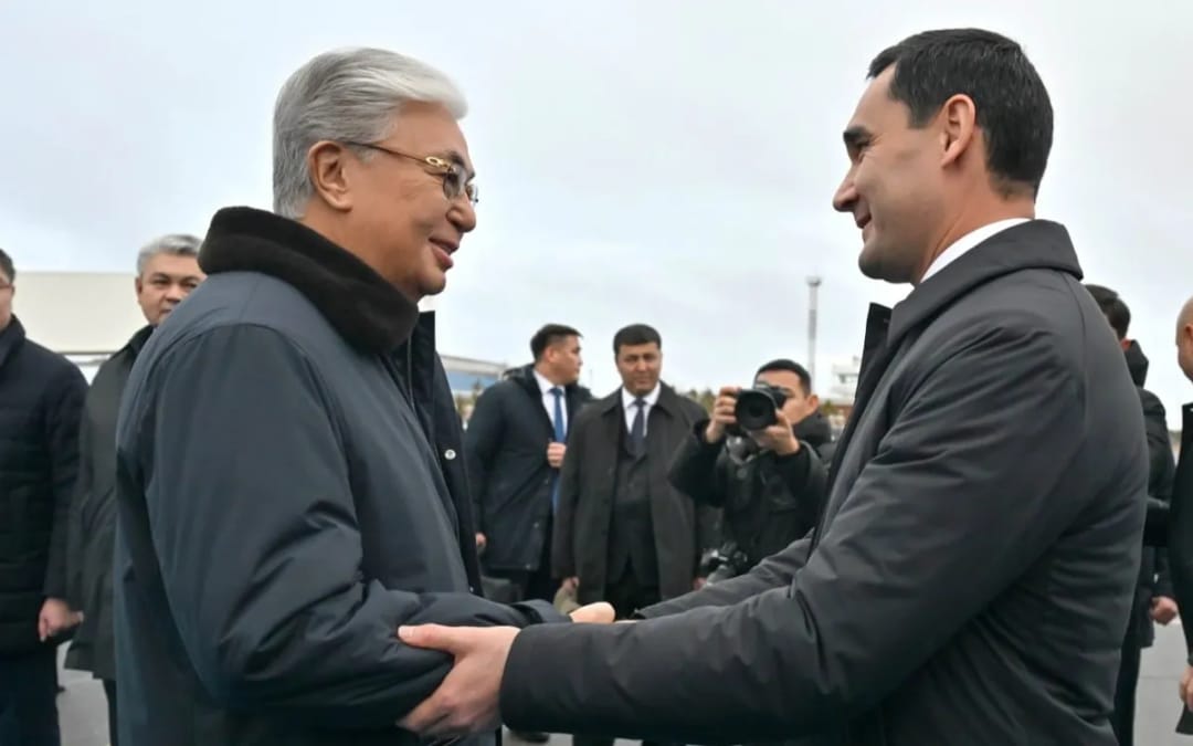 Türkmenistan Devlet Başkanı resmi ziyaret için Kazakistan'a vardı