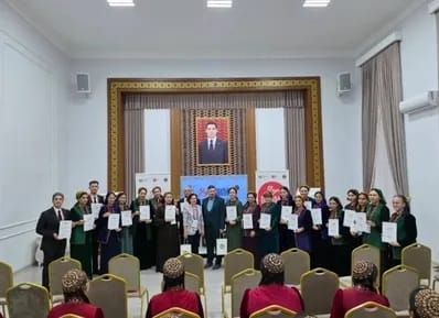 Aşgabatda «Учу великому» we «Учусь великому» sapaklaryna gatnaşyjylara şahadatnamalar gowşuryldy