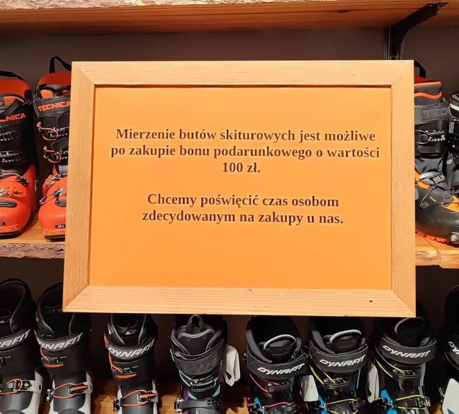 Polşadaky dükan köwüşi deňemek üçin töleg girizdi, müşderiler nägilelik bildirýärler
