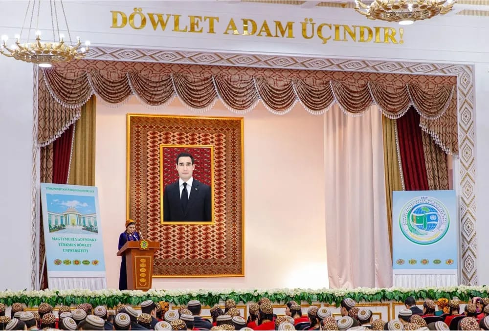 Türkmen döwlet uniwersitetinde rus dilini okatmagyň amaly we nazary meseleleri boýunça ylmy-amaly maslahat geçirildi