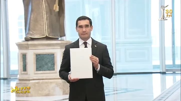 Prezident «Türkmenistanyň Bitaraplygynyň 30 ýyllygyna» atly ýubileý medal bilen sylaglandy