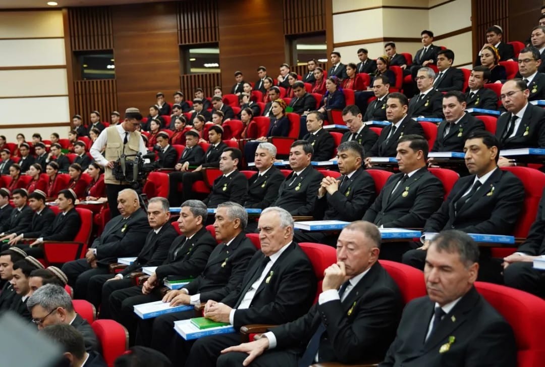 Türkmenistanyň Prezidentiniň täze kitabynyň tanyşdyrylyş dabarasy geçirildi