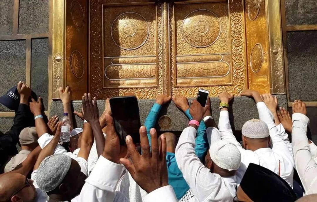 Саудовская Аравия вводит запрет на фото- и видеосъёмку в Двух Святынях во время хаджа 2026 года