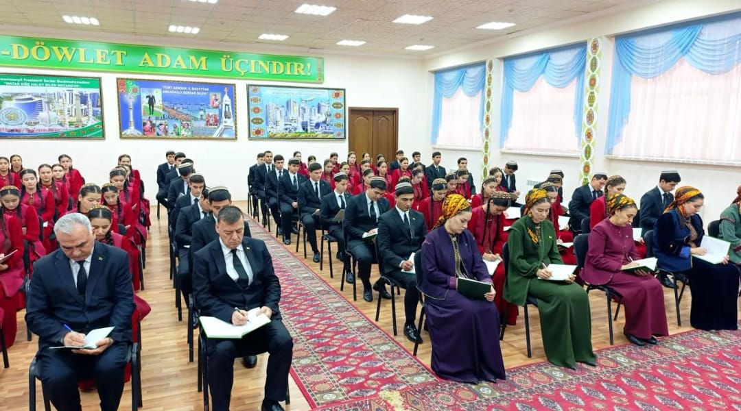 В Ашхабаде обсудили значение нейтралитета Туркменистана