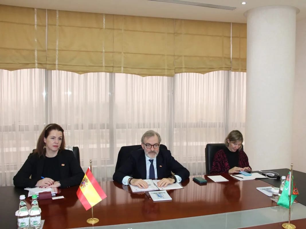 В МИД Туркменистана прошла встреча с послом Испании