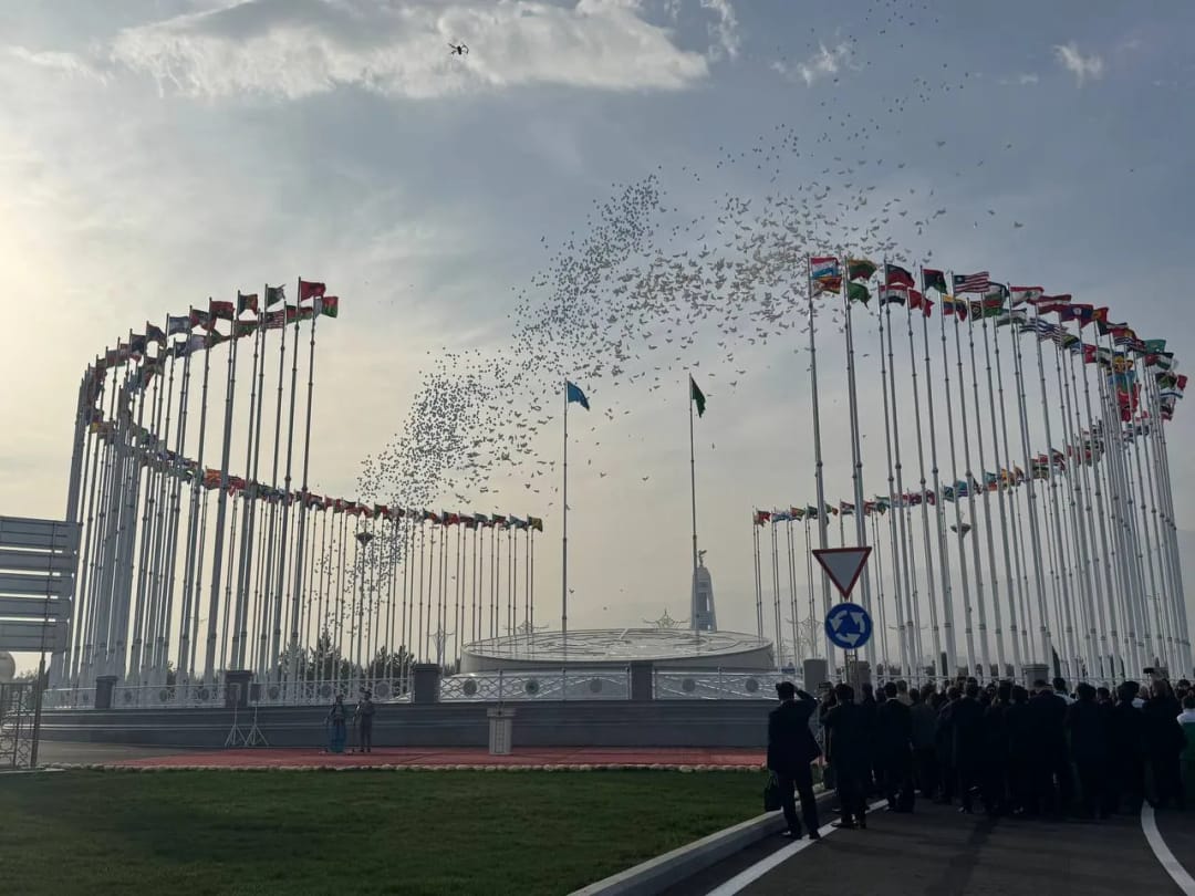 В Ашхабаде открыли обновленные Монумент и Арку Нейтралитета