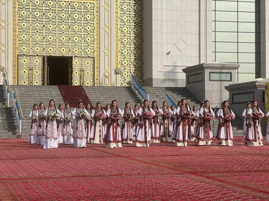 В Ашхабаде открылась выставка к 30-летию нейтралитета Туркменистана