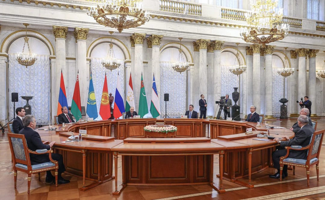 Президент Туркменистана принимает участие в неформальном саммите глав государств СНГ в Санкт-Петербурге