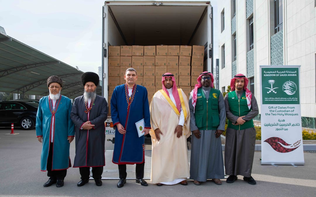 Saud Arabystany Patyşalygy Türkmenistana 25 tonna hurma gowşurdy