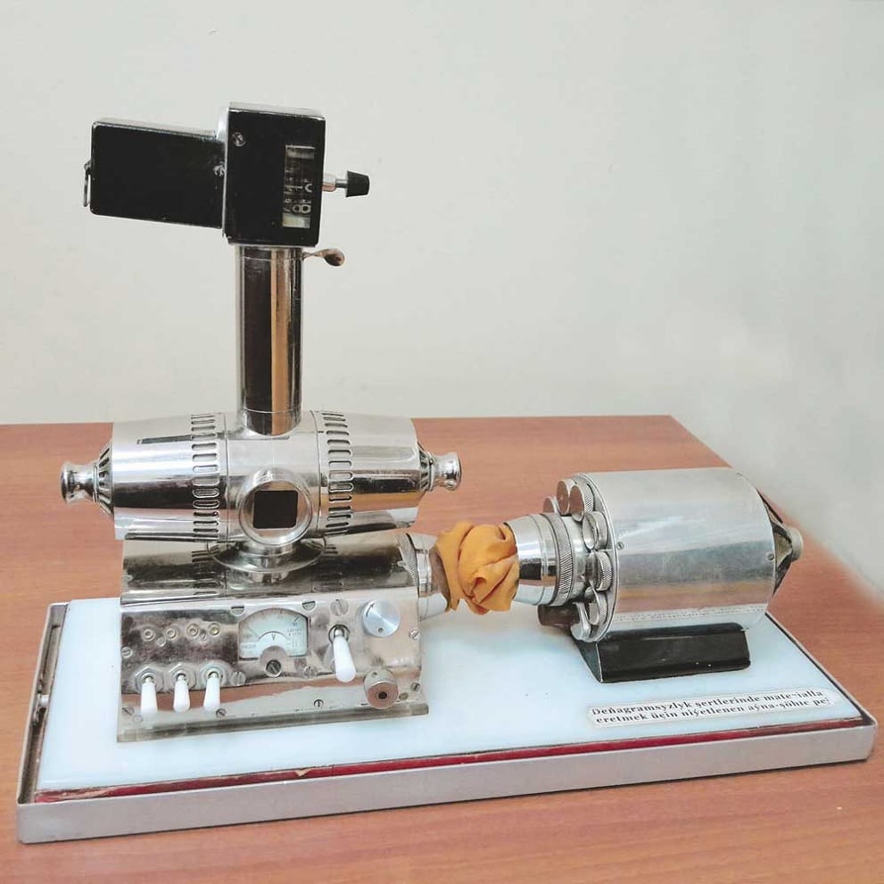 В Государственный музей Туркменистана передан экспонат, побывавший в космосе