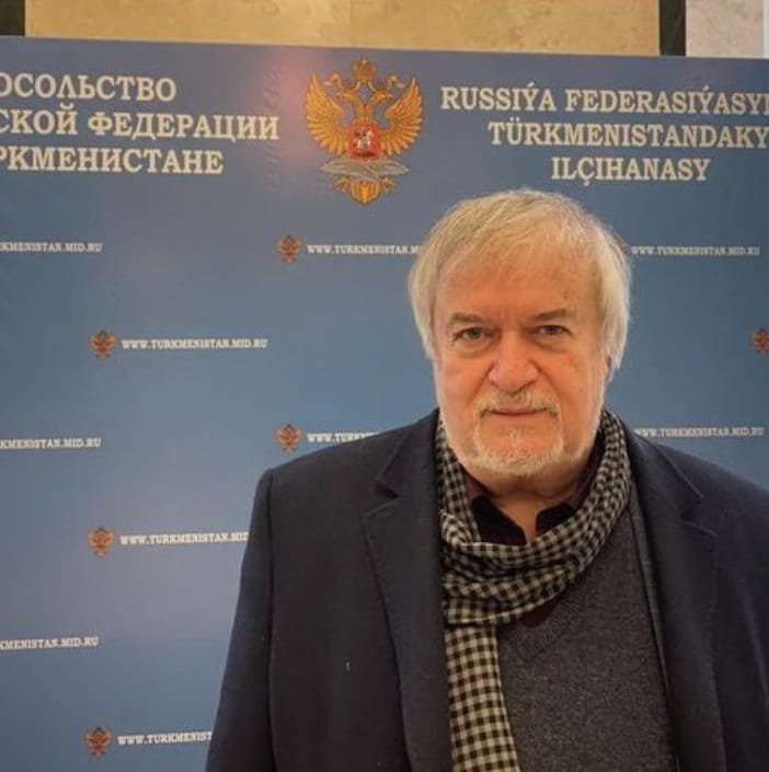 Students of the Turkmen Institute of Culture are given master classes by a Russian director