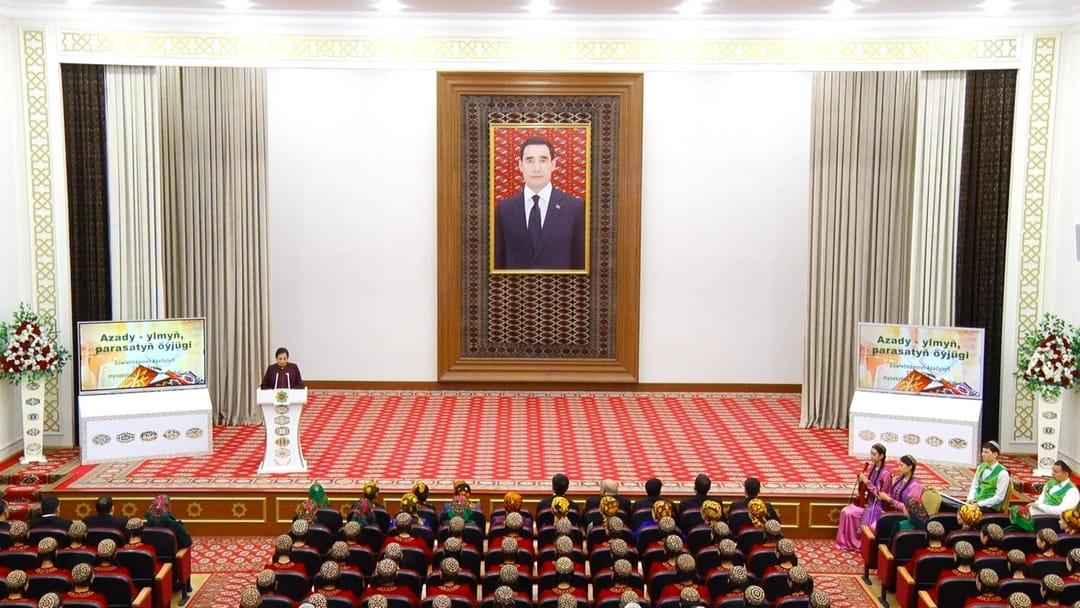Döwletmämmet Azadynyň doglan gününiň 330 ýyllygy mynasybetli dabaraly maslahat geçirildi