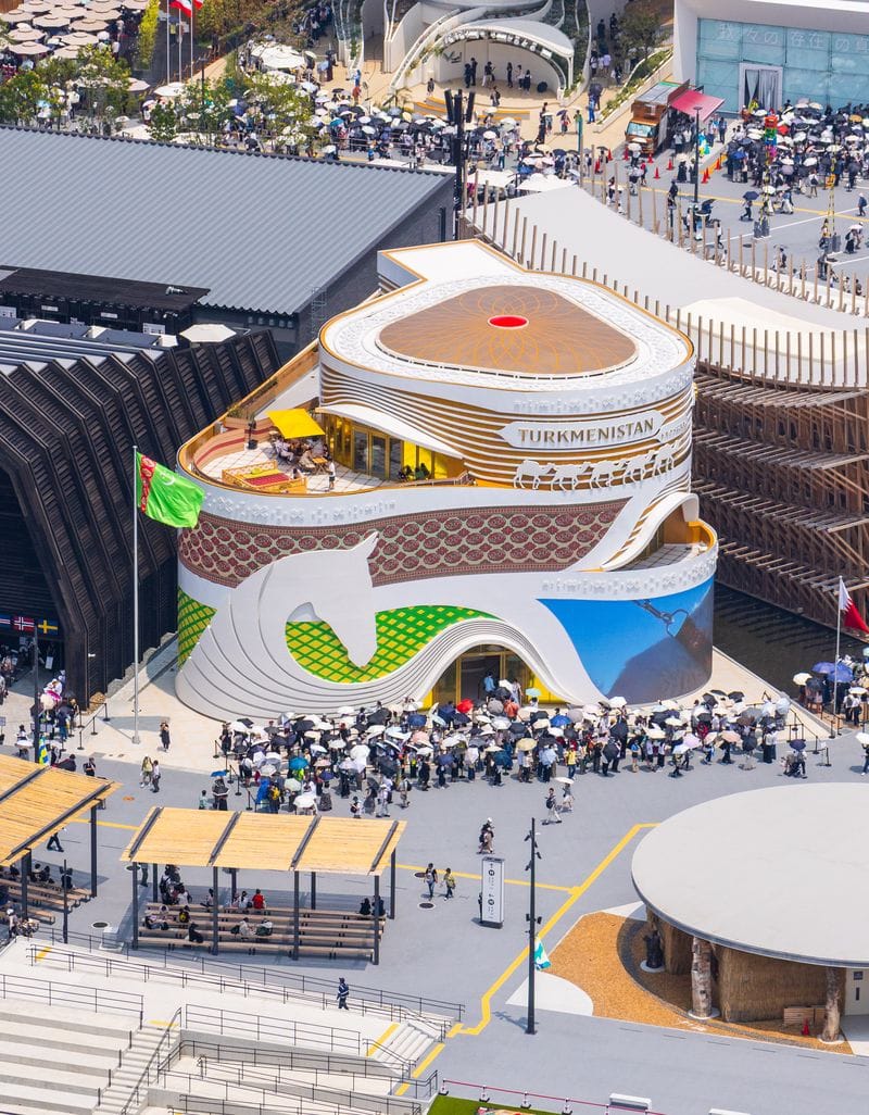 Daşary ýurtly bloger «EKSPO-2025-de» Türkmenistanyň pawilýonynyň gözelligini surata düşürmek üçin iki uçuş amala aşyrdy