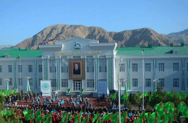 Ученые нефтегазового НИИ в Туркменистане внедрили разработки по очистке пластовых вод