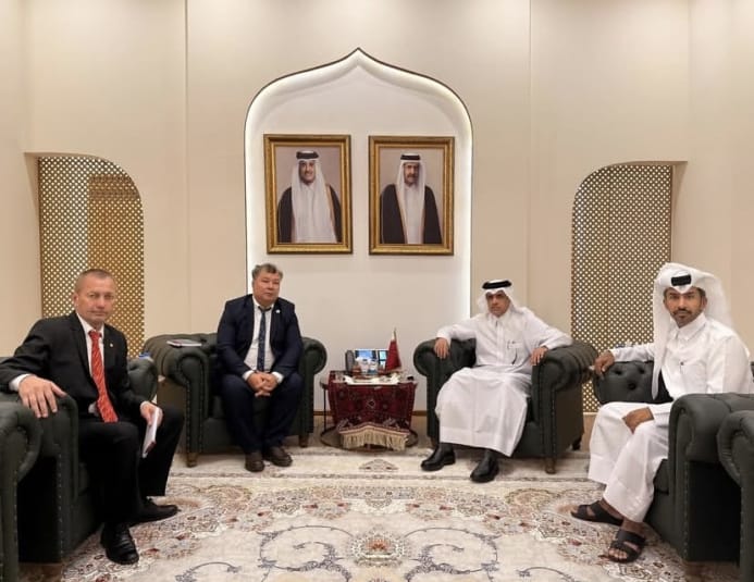 Kataryň ilçisi Türkmenistanyň Gyzyl Ýarymaý Milli jemgyýetiniň wekili bilen duşuşyk geçirdi