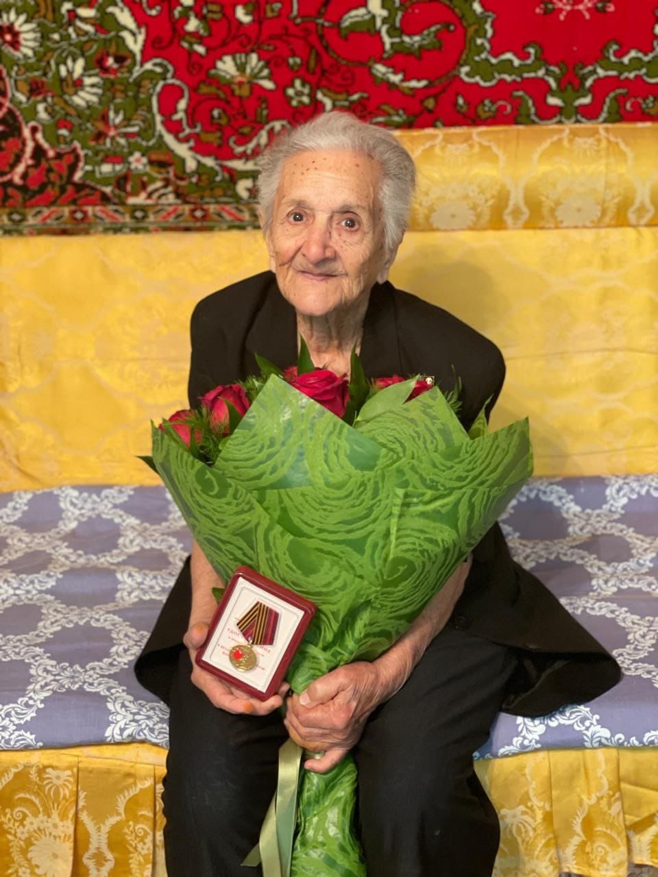 The Russian Embassy in Turkmenistan presented medals to 10 veterans for the 80th anniversary of Victory