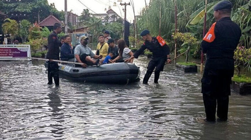 Strong rains in Bali caused large -scale floods in the Western Denpasar