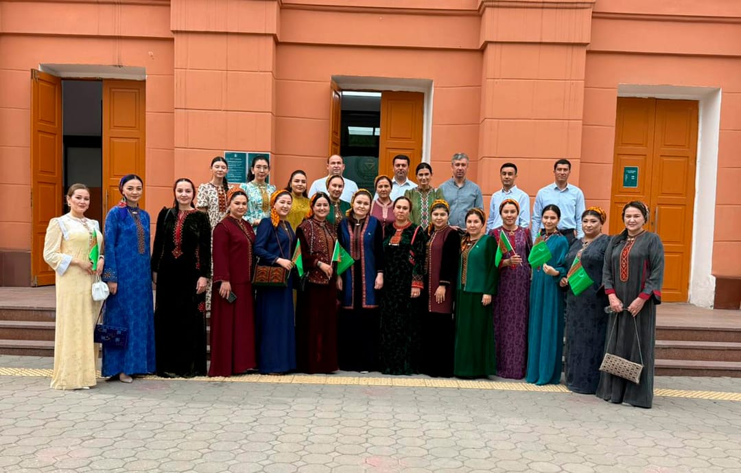 Türkmenistanly mugallymlar C5+ONE sebitleýin maksatnamasynyň okuw maslahatyna gatnaşýarlar