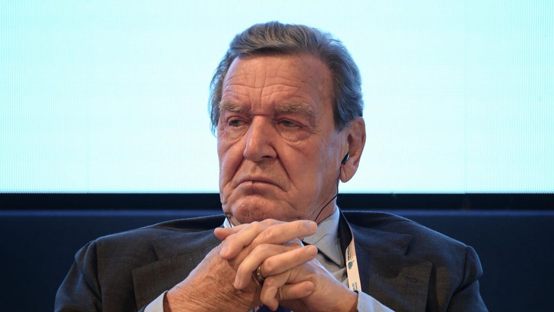 Germaniýanyň öňki Kansleri Gerhard Şreder hassahana ýerleşdirildi