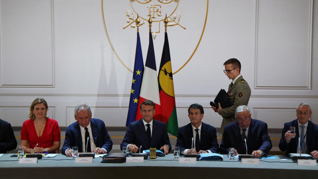 Fransa'da, Yeni Kaledonya'nın özel statülü bir devlet olarak varlığını sürdüreceğini öngören tarihi bir anlaşma imzalandı