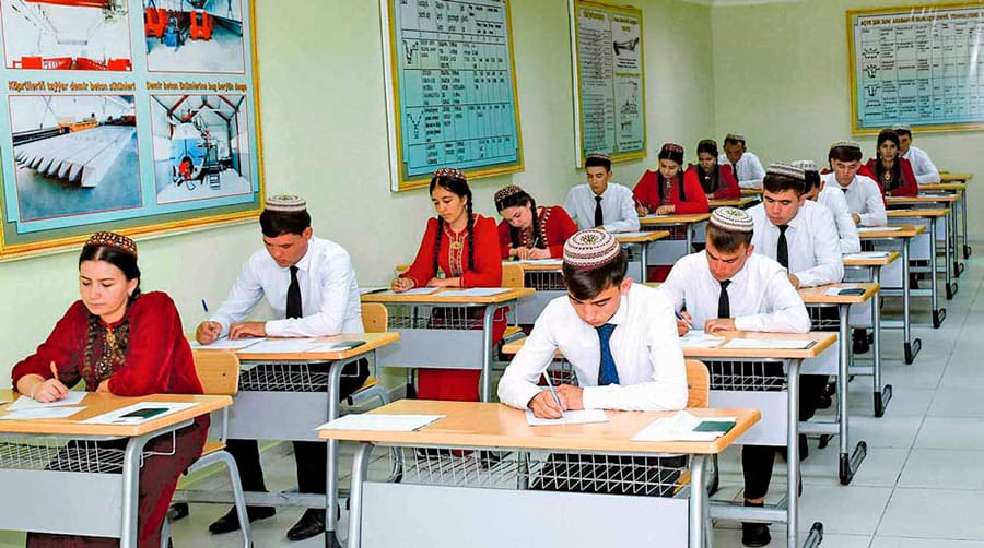 В Туркменистане началась пора вступительных экзаменов в вузы и профшколы