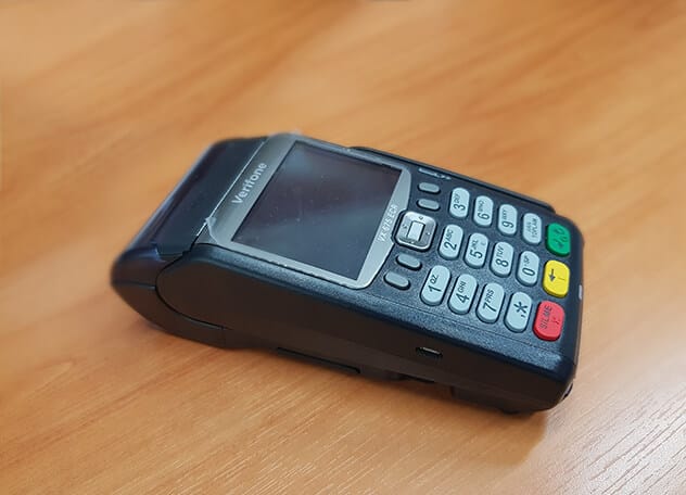 Скачать инструкцию для кассовой и пос терминальной части аппарата 2в1 Verifone VX 675ECR