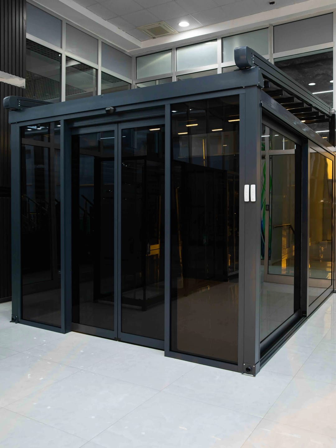 “Maksatly Türkmen” offers proven sliding doors for retail and office buildings