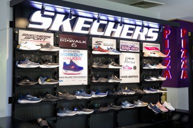 Aşgabatda «Skechers» haryt nyşanly sport aýakgaplarynyň dükany açyldy