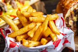 Fatty foods in childhood increase risk of heart attack and stroke
