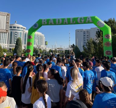Aşkabat'ta düzenlenen Barış ve Güven Maratonu’na 517 katılımcı katıldı