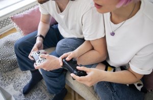 Японская молодежь предпочитает смартфоны и ретро-консоли Nintendo DS новой PlayStation 5