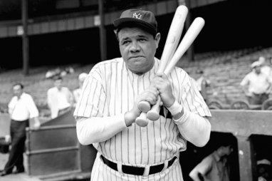Babe Ruth'un 1932 sezonunda giydiği New York Yankees forması, açık artırmayla 24 milyon doları aşkın rekor bir fiyata alıcı buldu