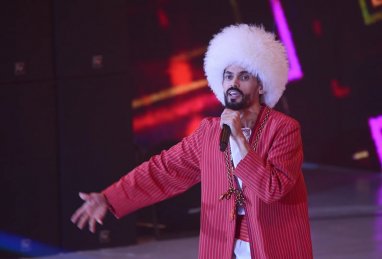 Aşkabat'taki yılbaşı konserlerinde yabancı pop yıldızları sahne alacak
