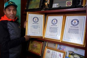 Nepalli dağcı ve turist rehberi Kami Rita Sherpa, 29. kez Everest Dağı'na tırmanarak dünya rekoru kırdı