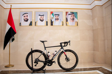 The President of Turkmenistan was presented with a bicycle from the Team Emirates cycling team