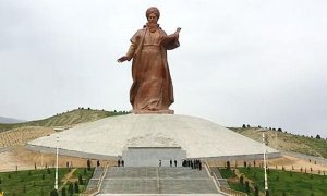 Türkmen heykeltıraş Saragt Babayev, 60 metrelik Mağtımgulı anıtının yapılışını anlattı