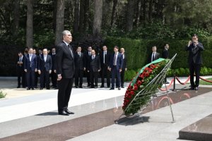 Гурбангулы Бердымухамедов почтил память Гейдара Алиева в ходе визита в Азербайджан