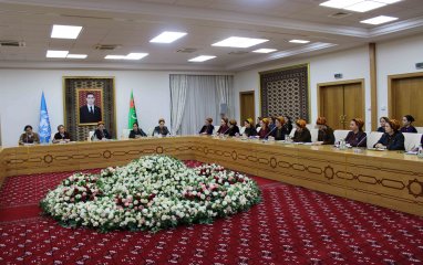 Конференция о роли женщин в укреплении всеобщего мира проведена в Меджлисе Туркменистана