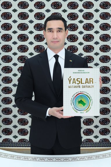 Serdar Berdimuhamedowyň «Ýaşlar — Watanyň daýanjy» atly ilkinji kitaby çapdan çykdy
