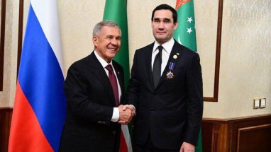 Serdar Berdimuhamedov'a Tataristan'da Dostluk Nişanı verildi