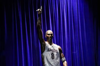 Kobe Bryant'ın yeni heykeli açıldı