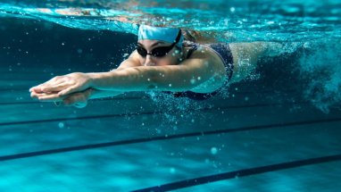 Soğuk suda yüzmenin kadın sağlığı açısından faydalı olduğu belirtildi