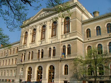 «Bilimli ädim» bilim gözýetimlerini giňeldýär: Rumyniýada okamak üçin täze mümkinçilikler