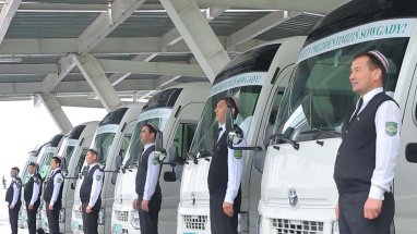 В автопарк восточного региона Туркменистана поступили новые японские автобусы и микроавтобусы 