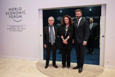 David Beckham, Davos’ta Kristal Ödül ile onurlandırıldı
